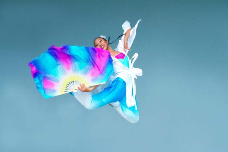 Performance uses mix of Chinese dance, ballet and martial arts to explore historical narratives